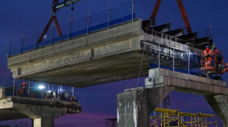 UK's largest mobile crane used for Bletchley Flyover upgrade